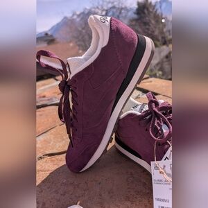 Unisex Men's size 7, Women's Size 8.5 Reebok Purple Shoes Like New